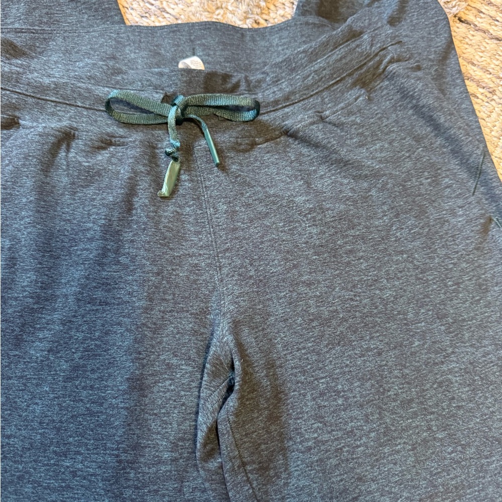 Lululemon - Picture 4 of 5